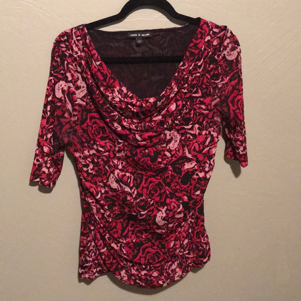 Ladies floral top — 3/$25 SALE item!